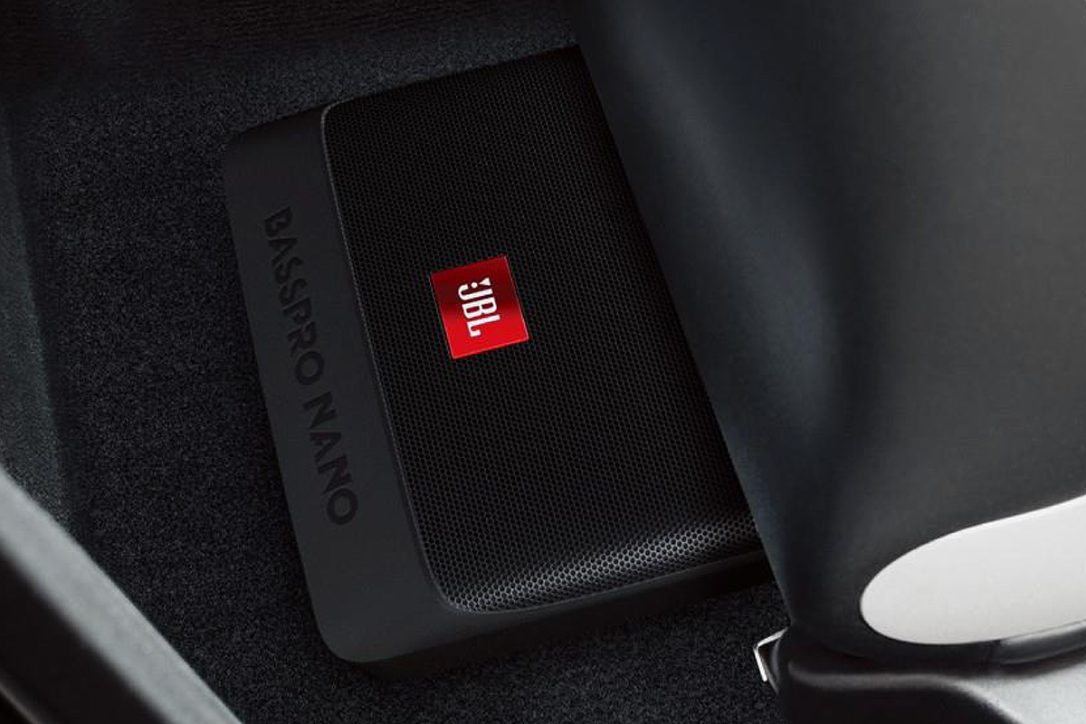 JBL SUB BPNANO 鑄鋁箱體堅固耐用，不懼車內振動