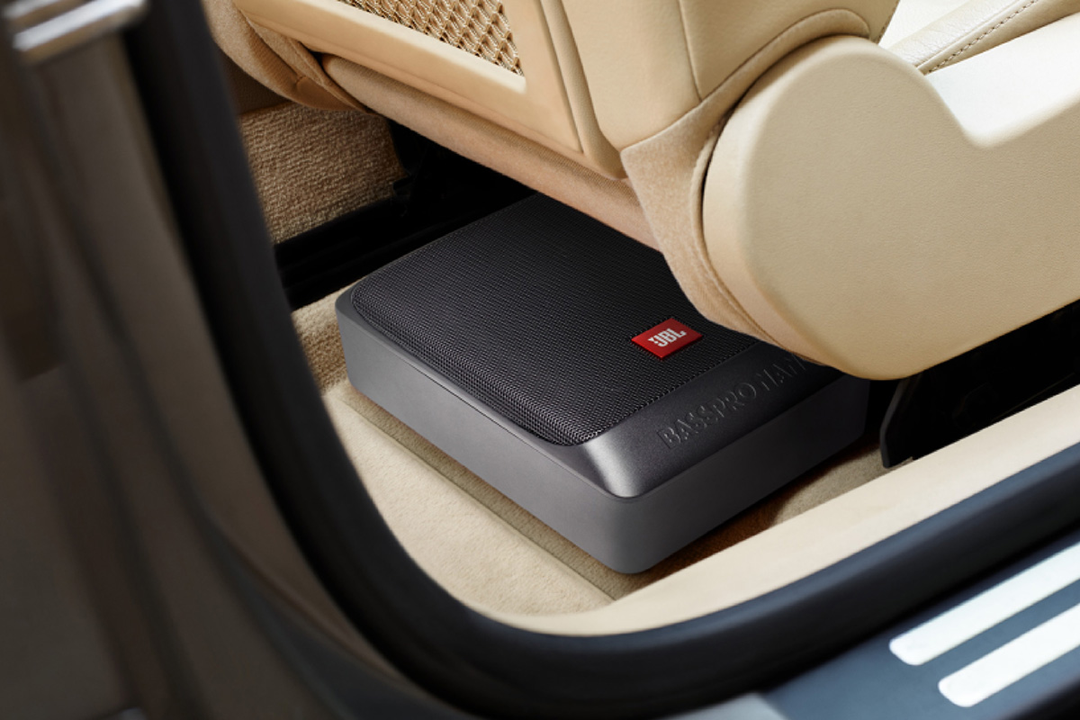 JBL SUB BPNANO 6 x 8 吋方形結構，方便融入狹小空間中