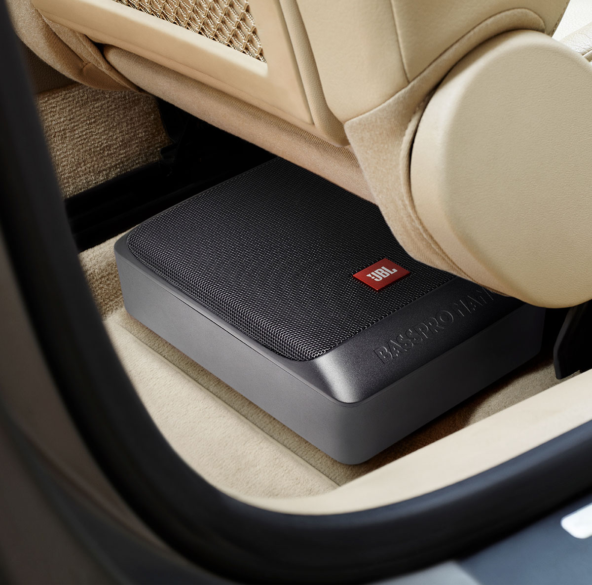 JBL SUB BPLITE 低重音車用喇叭,可隱藏安裝於副駕駛座或後座下方